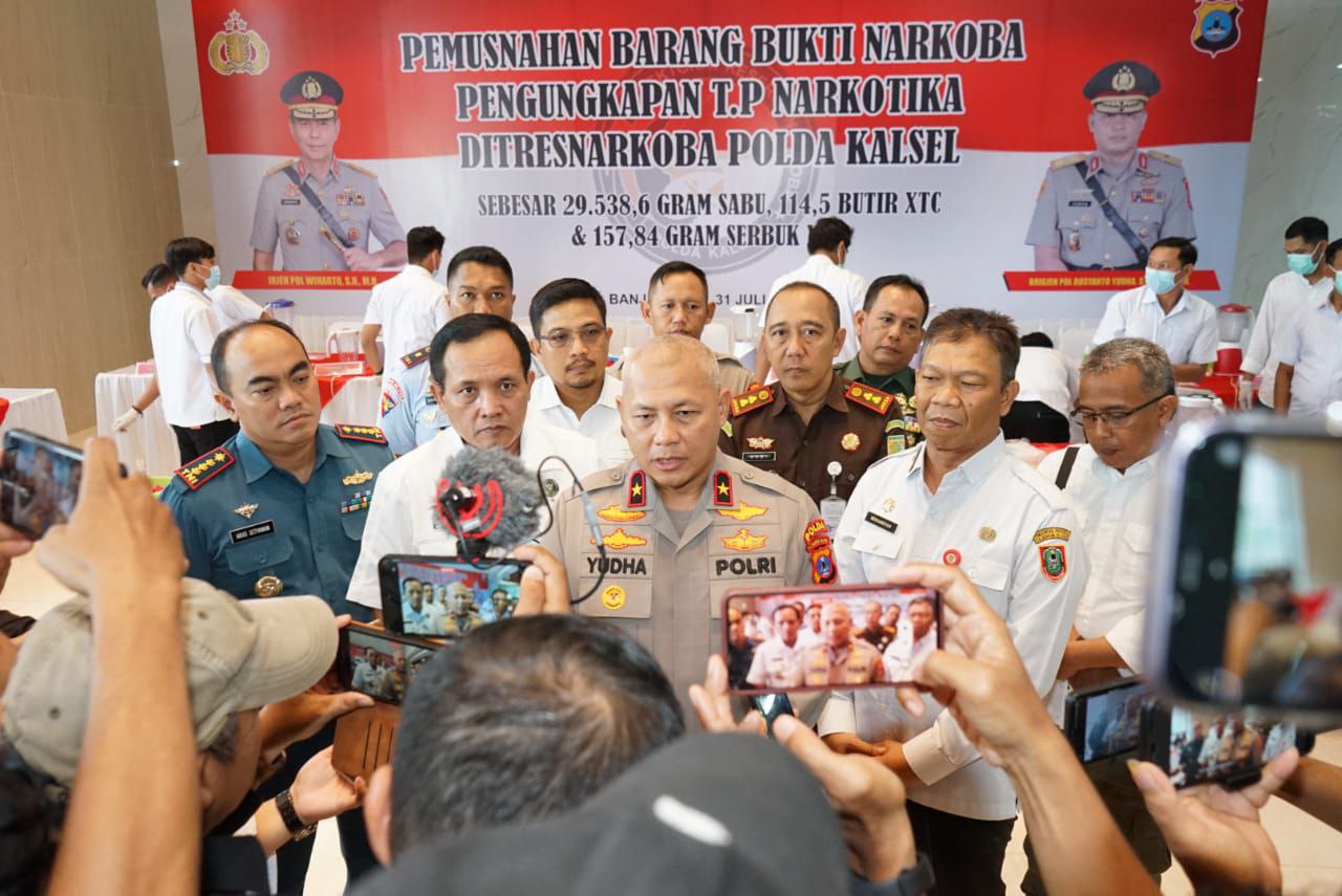 PEMUSNAHAN BARANG BUKTI NARKOBA PENGUNGKAPAN TP NARKOTIKA DIT RESNARKOBA POLDA KALSEL